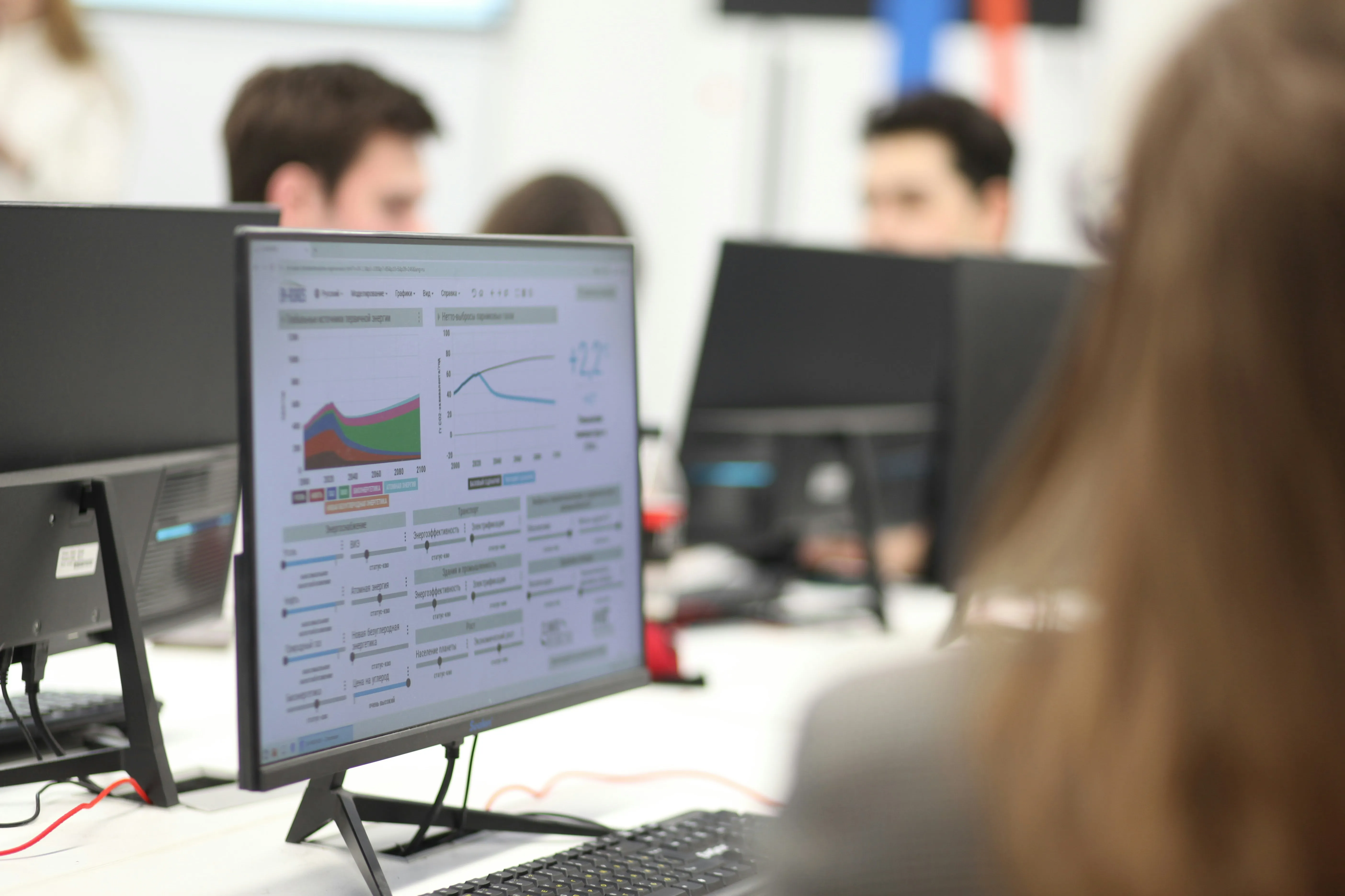 CO₂-Bilanzierung - Auditfähige Berechnungssoftware Statistik auf Computer - CO2 Berechnungssoftware